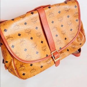 ❤️ MCM Saumur Messenger Crossbody Bag
